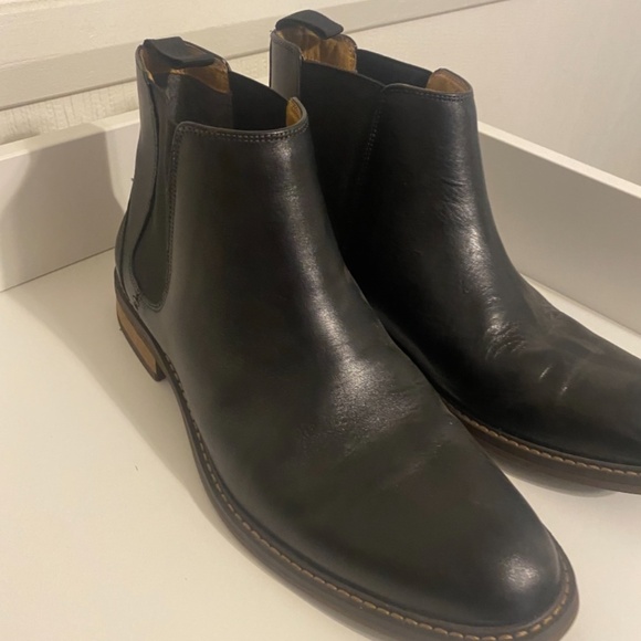 Vionic Men's Chelsea Boots - Picture 7 of 7
